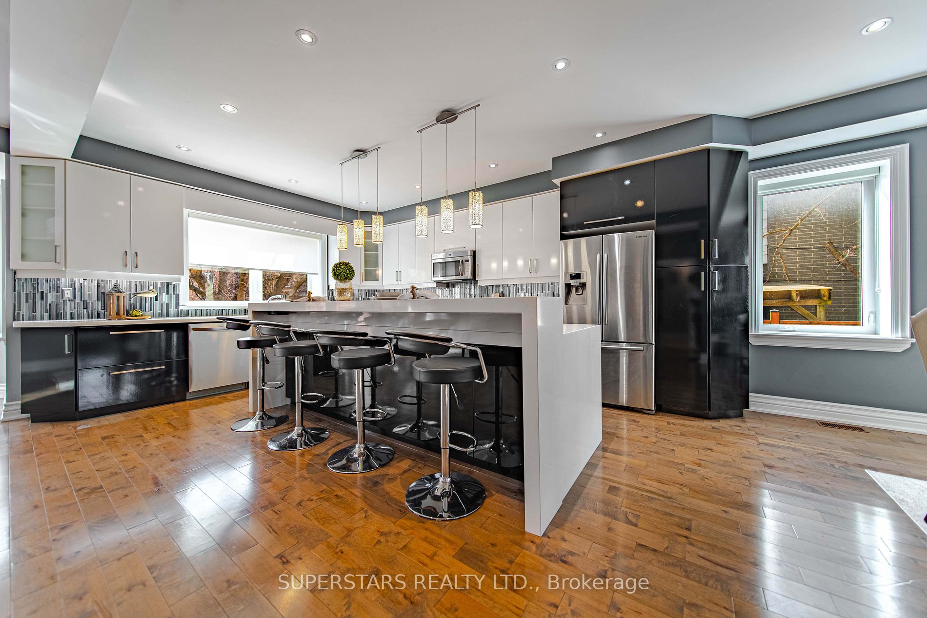 3043 Weston Road