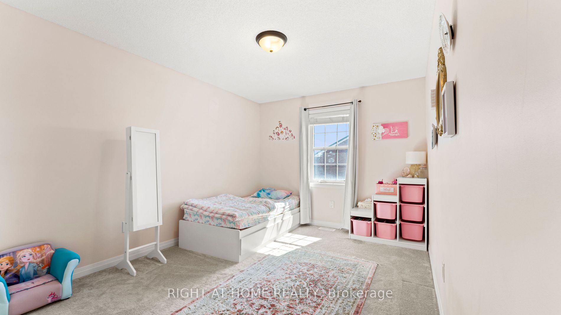 739 Banks Crescent