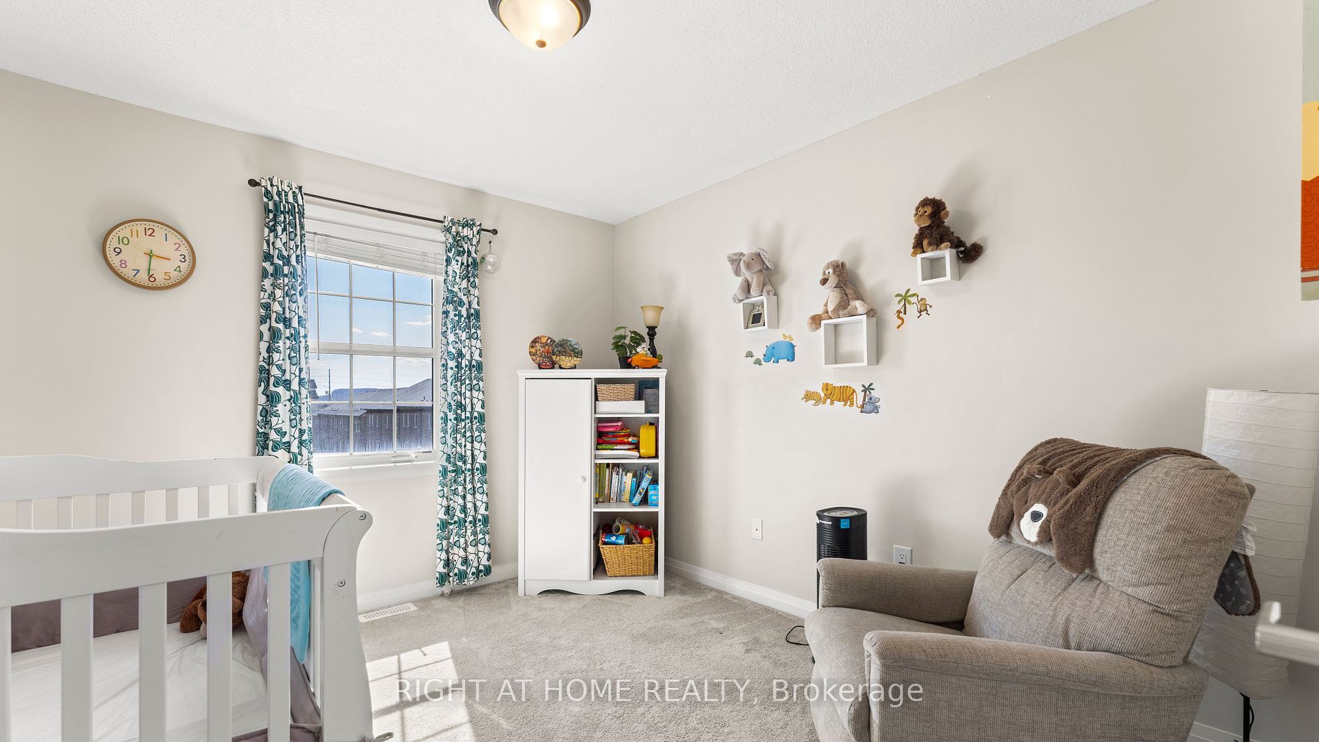 739 Banks Crescent