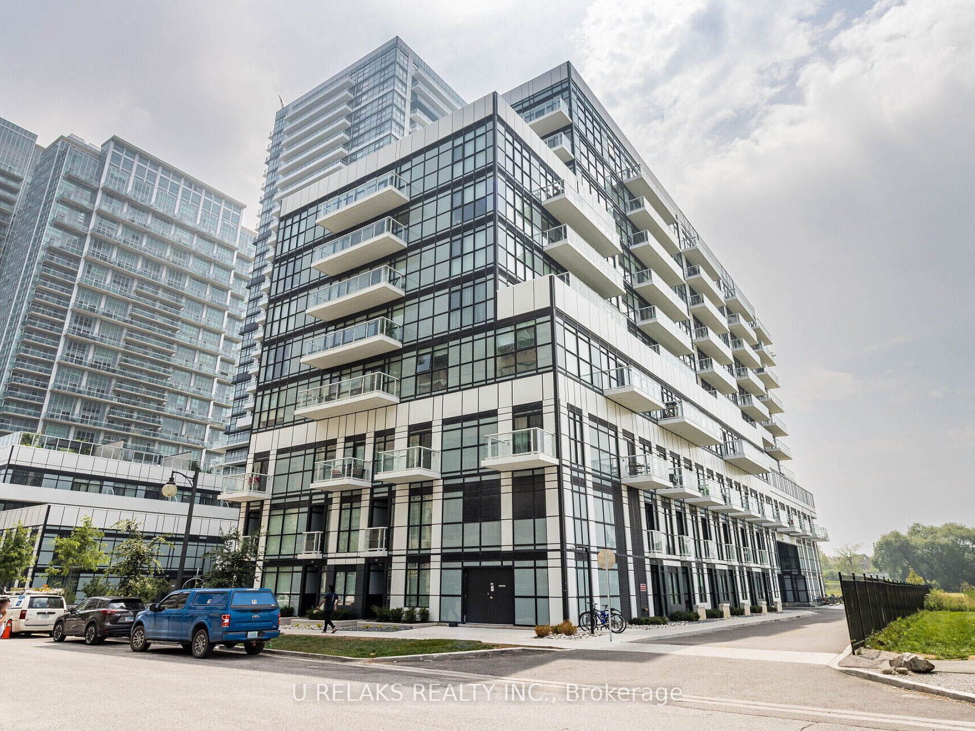 251 Manitoba St, #715