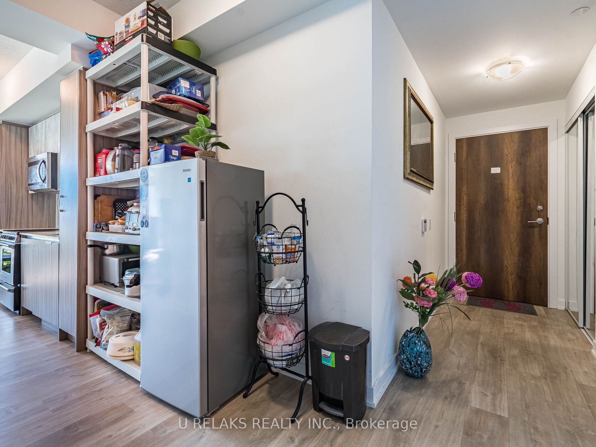 251 Manitoba St, #715