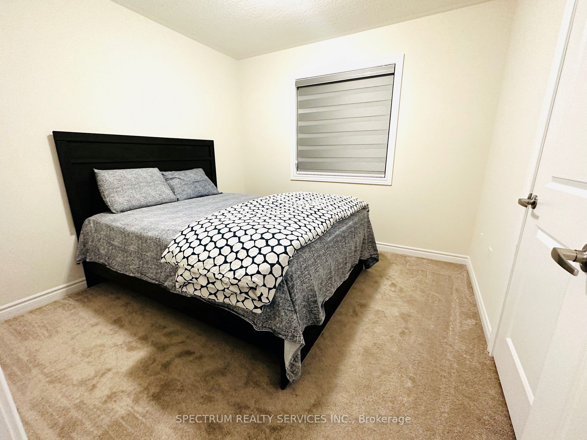 605 Leatherleaf Landing
