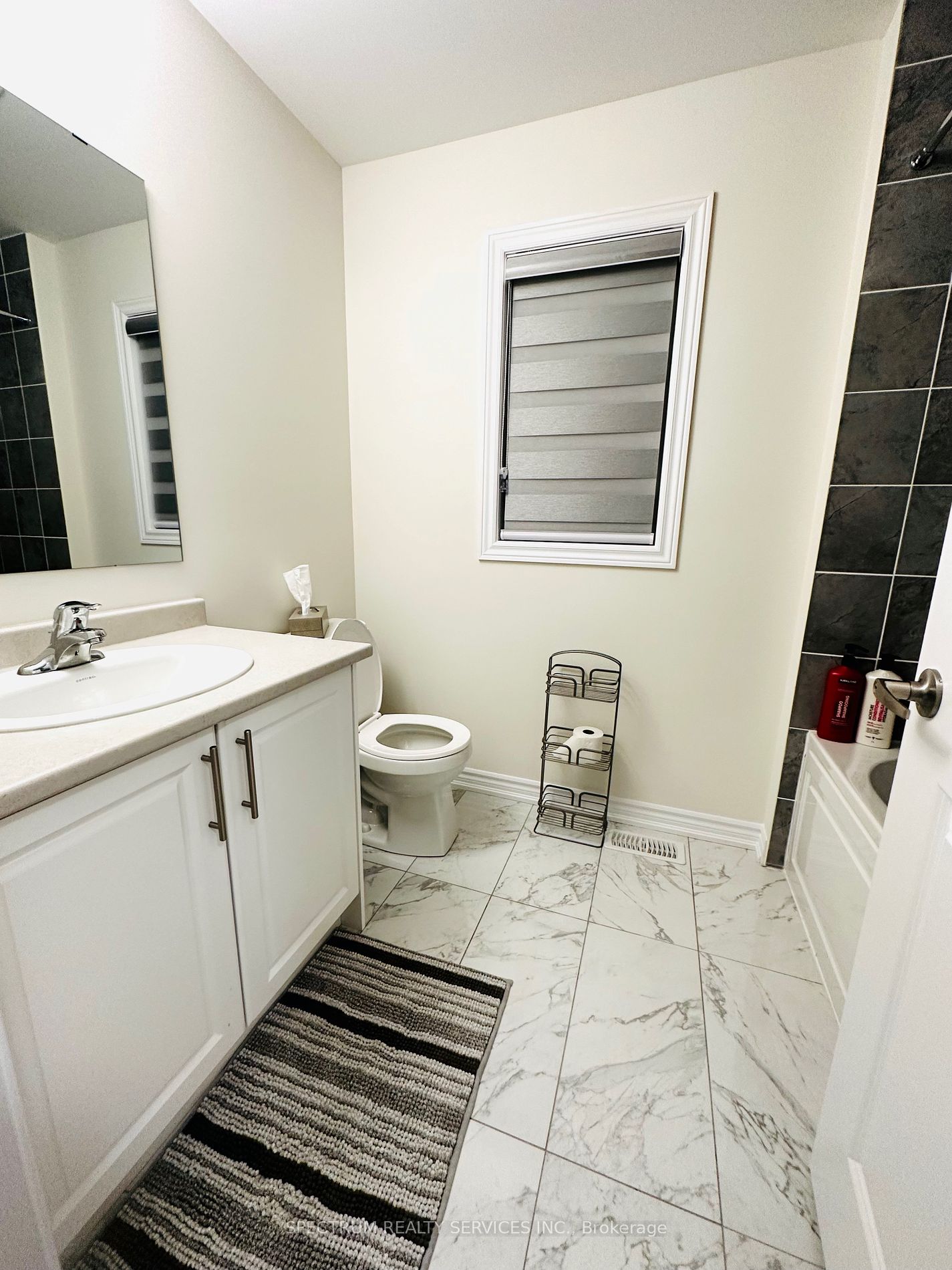 605 Leatherleaf Landing