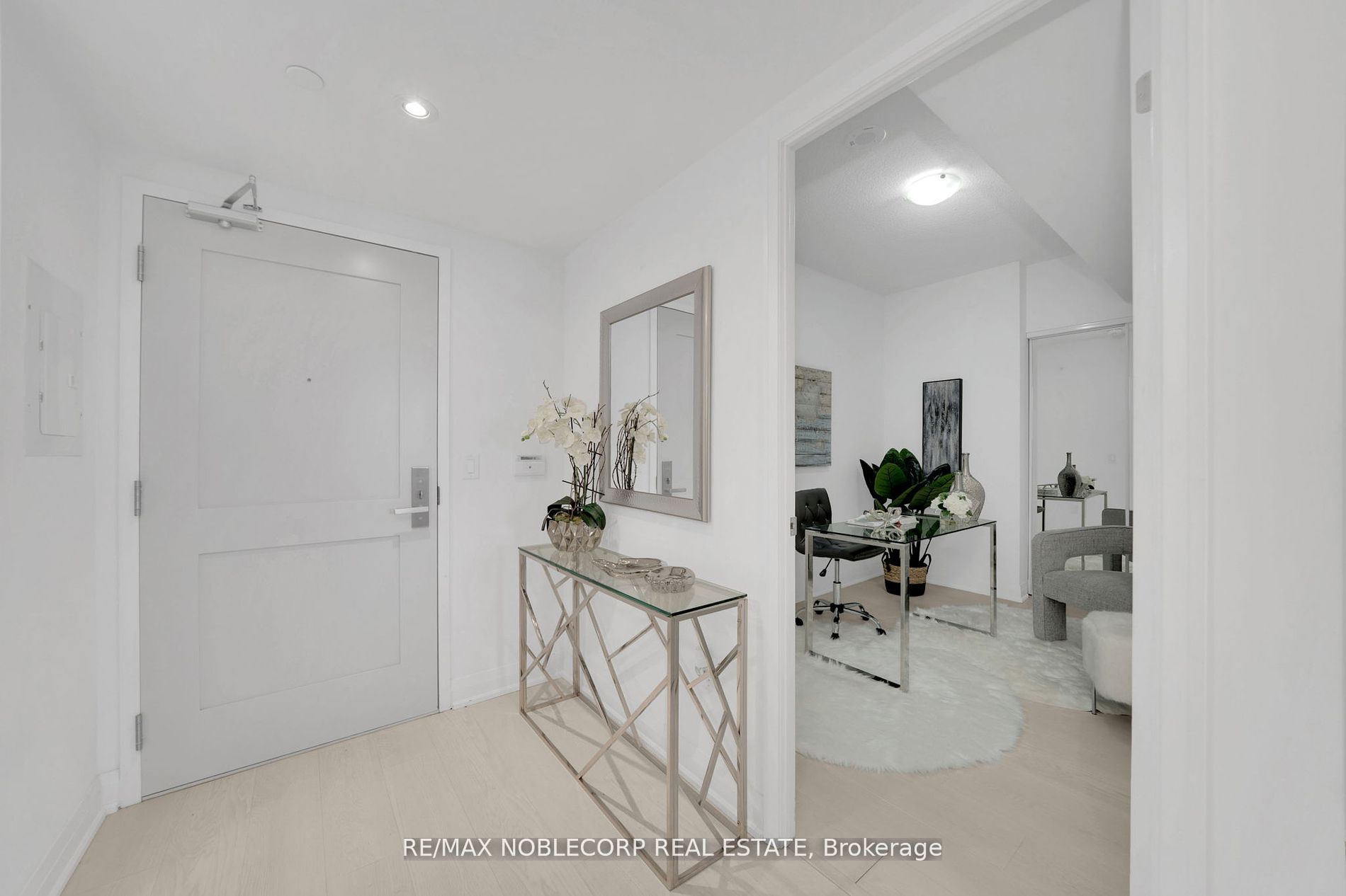 10 Gibbs Road, #717