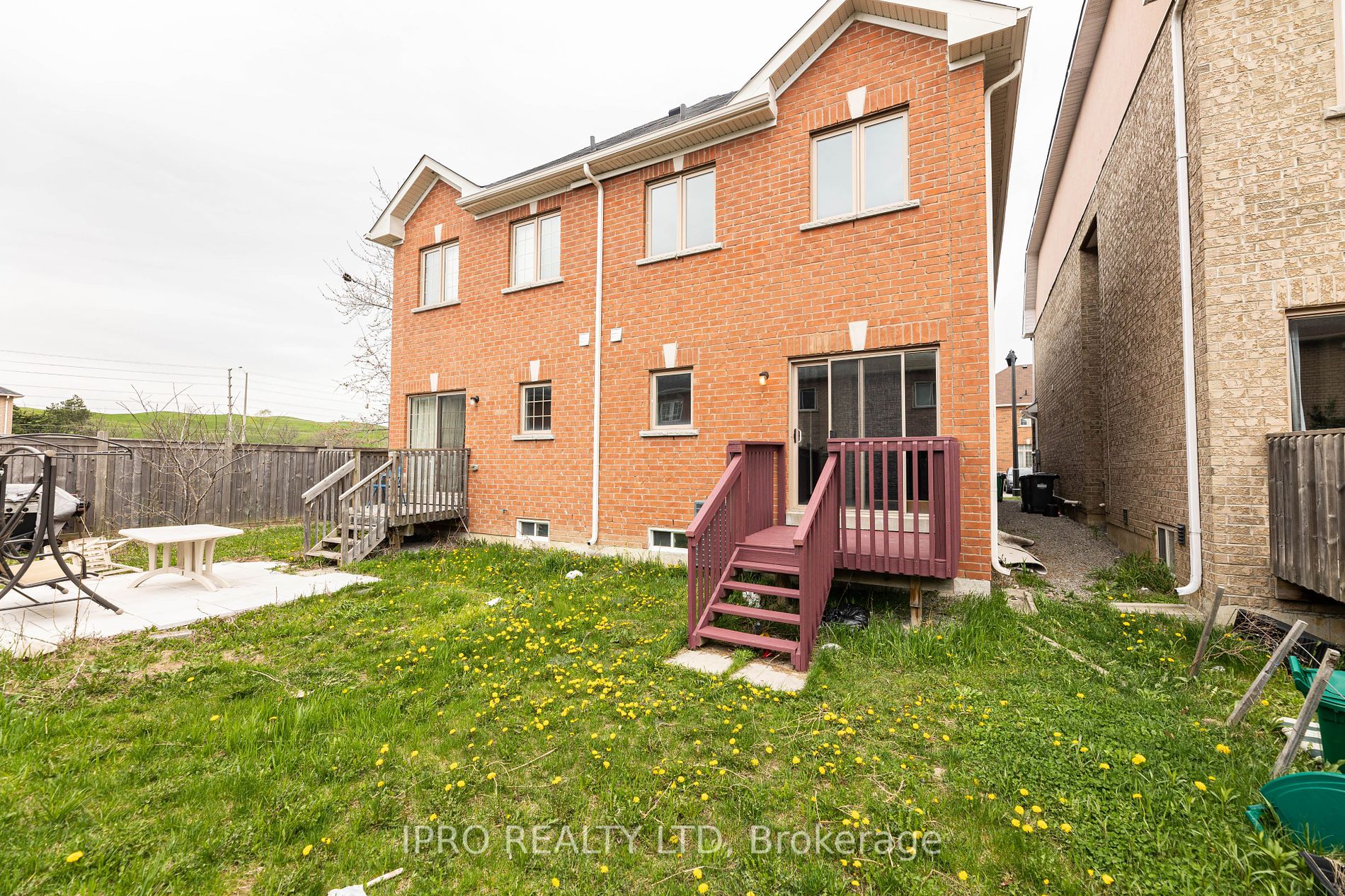 914 Francine Cres