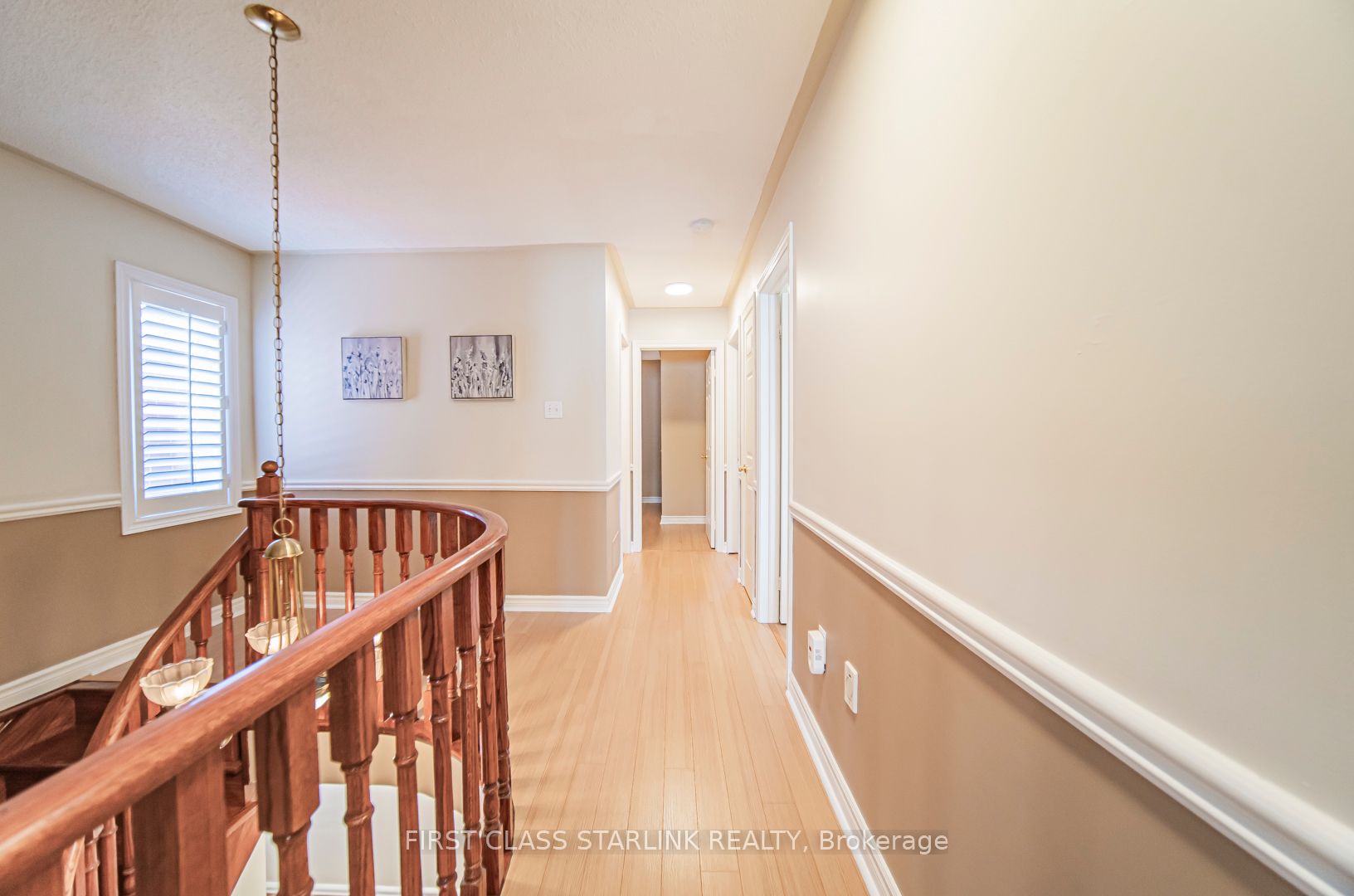 2576 Strathmore Cres