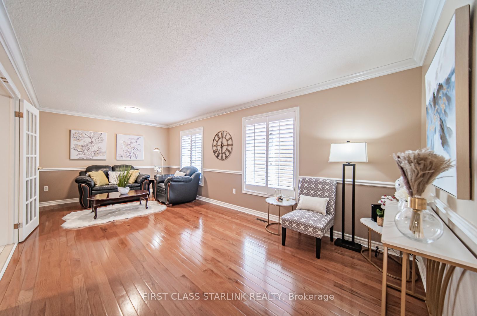 2576 Strathmore Cres