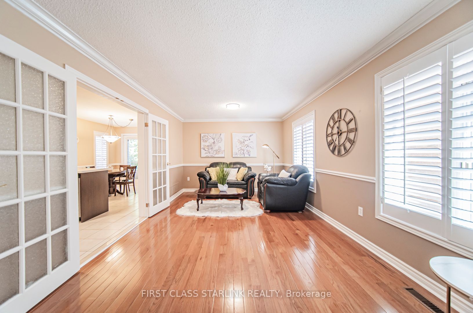 2576 Strathmore Cres