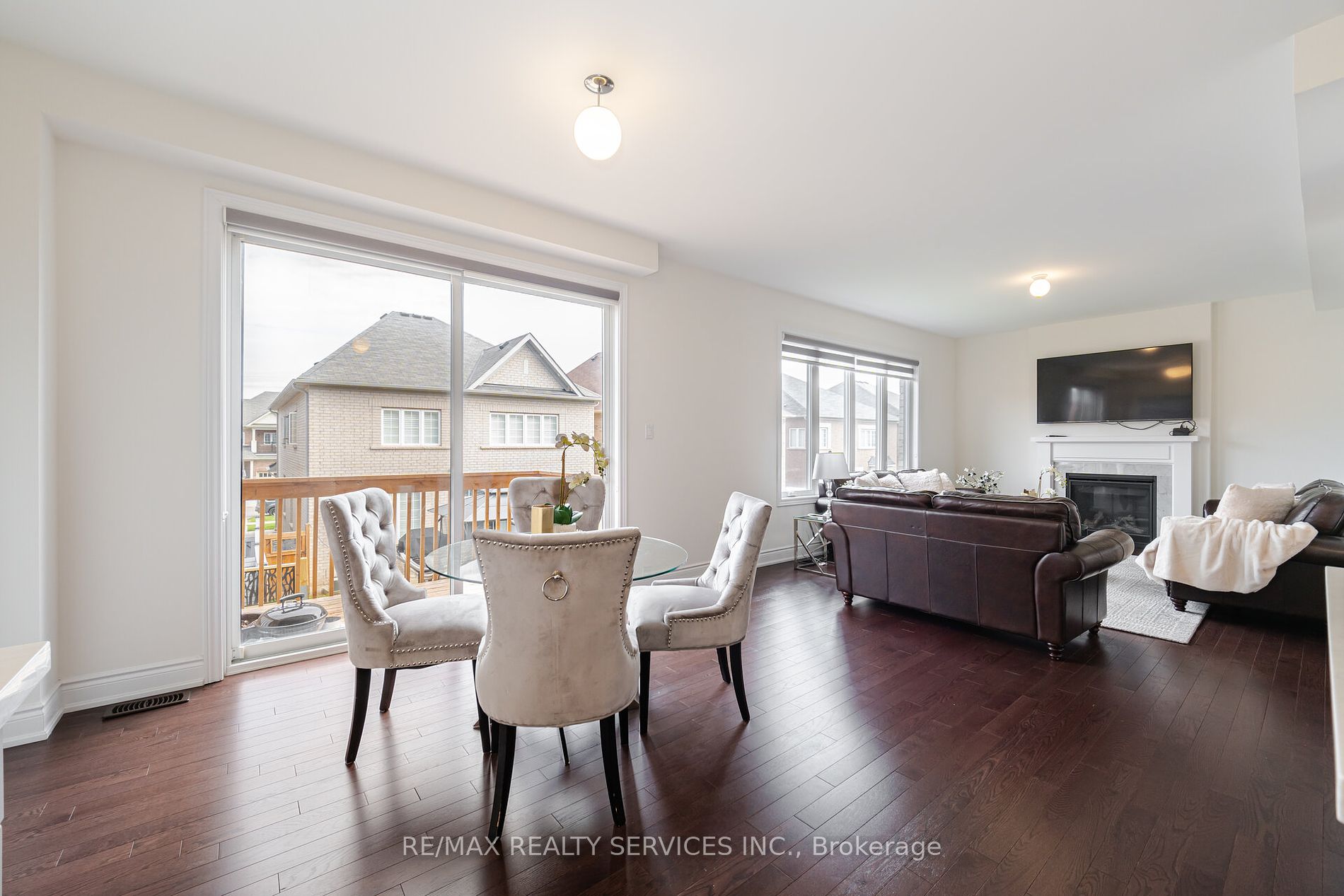 14 Lowell Cres