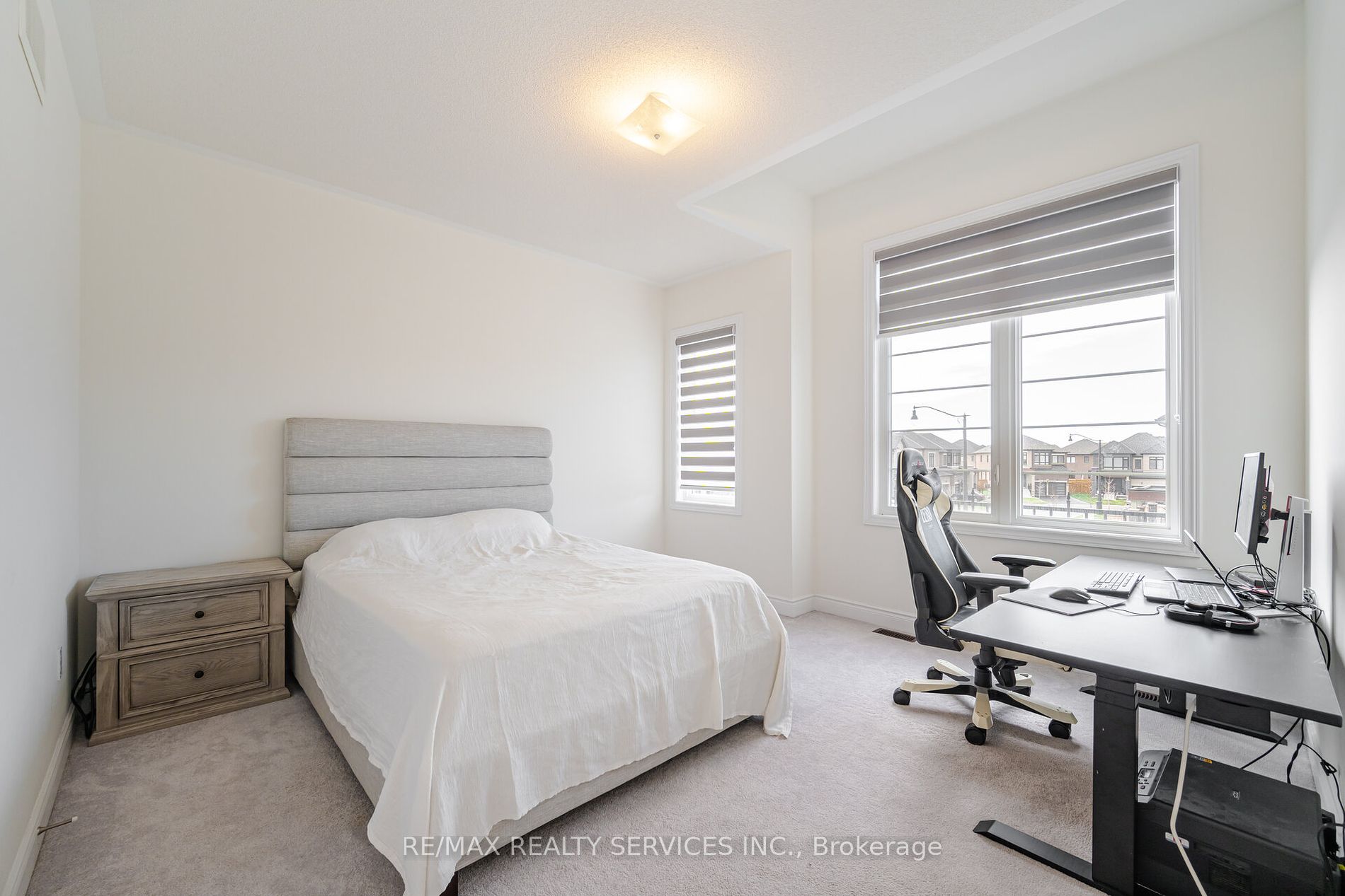 14 Lowell Cres