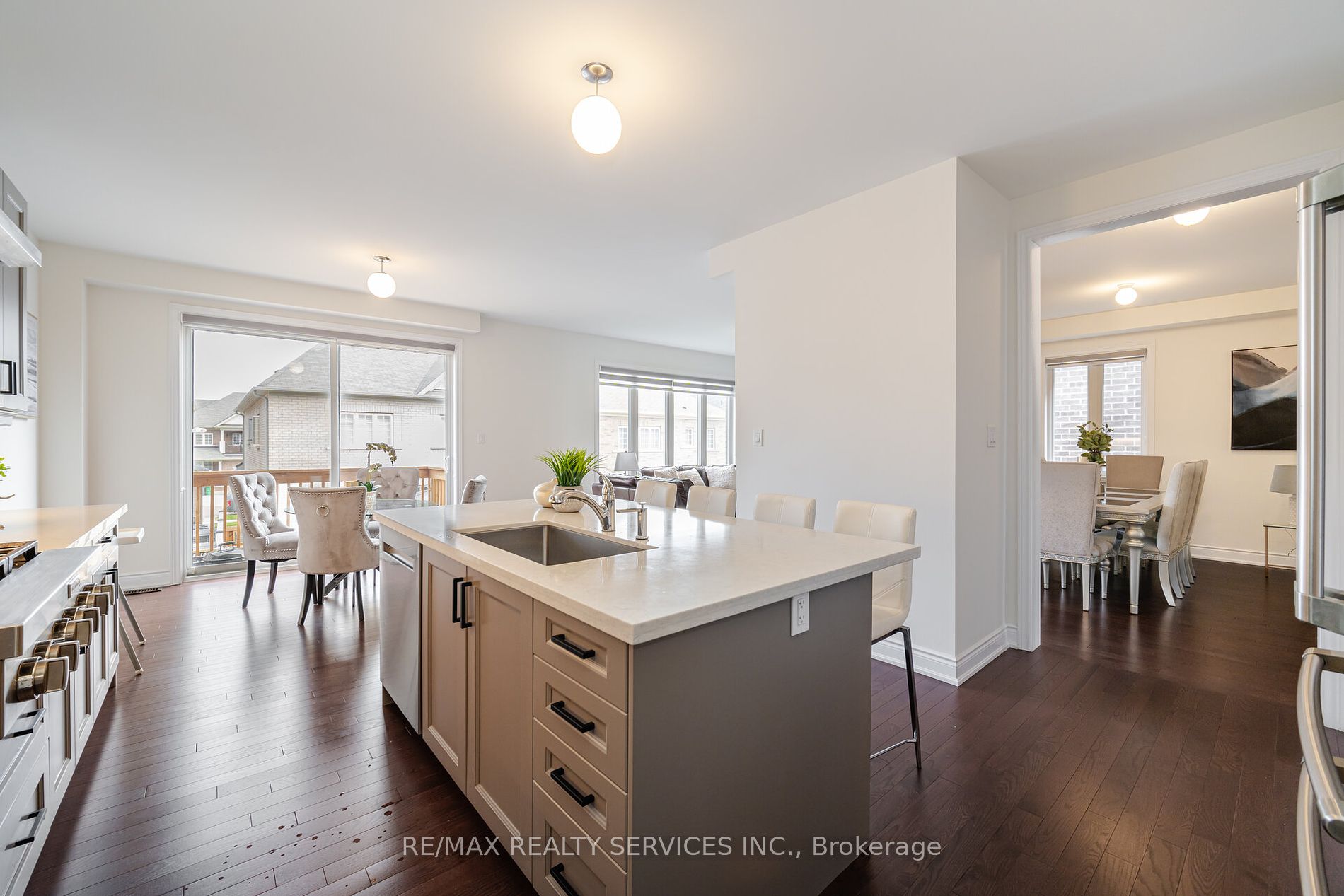 14 Lowell Cres