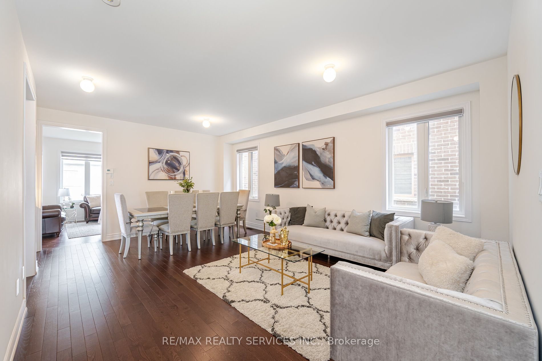 14 Lowell Cres