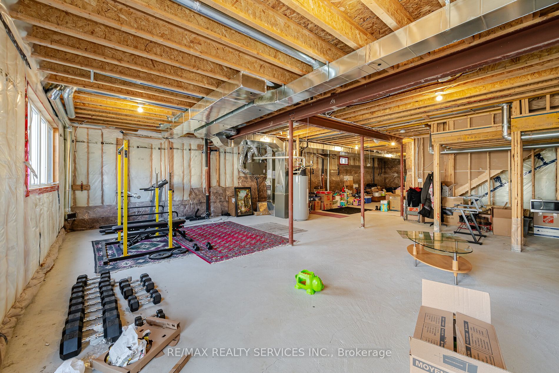 14 Lowell Cres