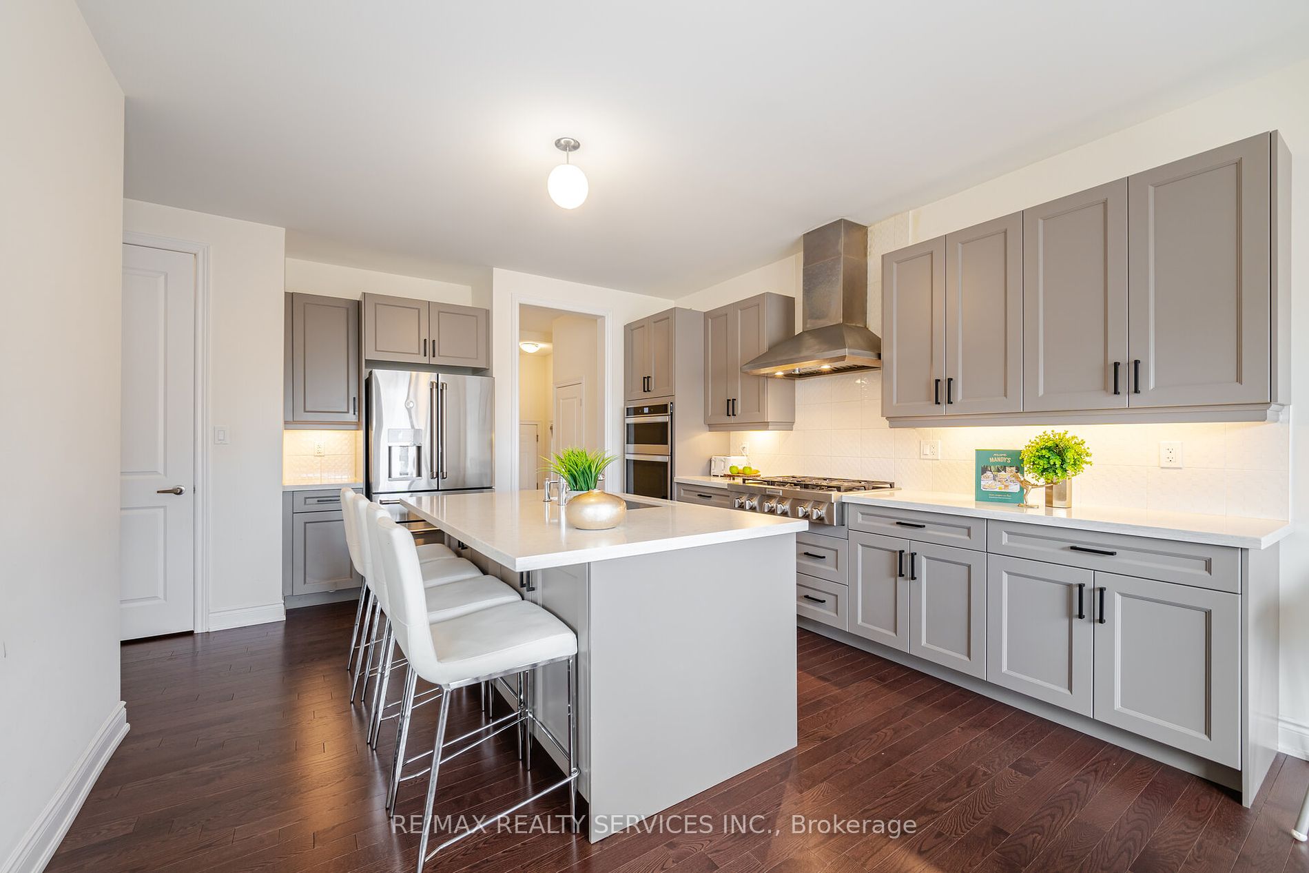 14 Lowell Cres