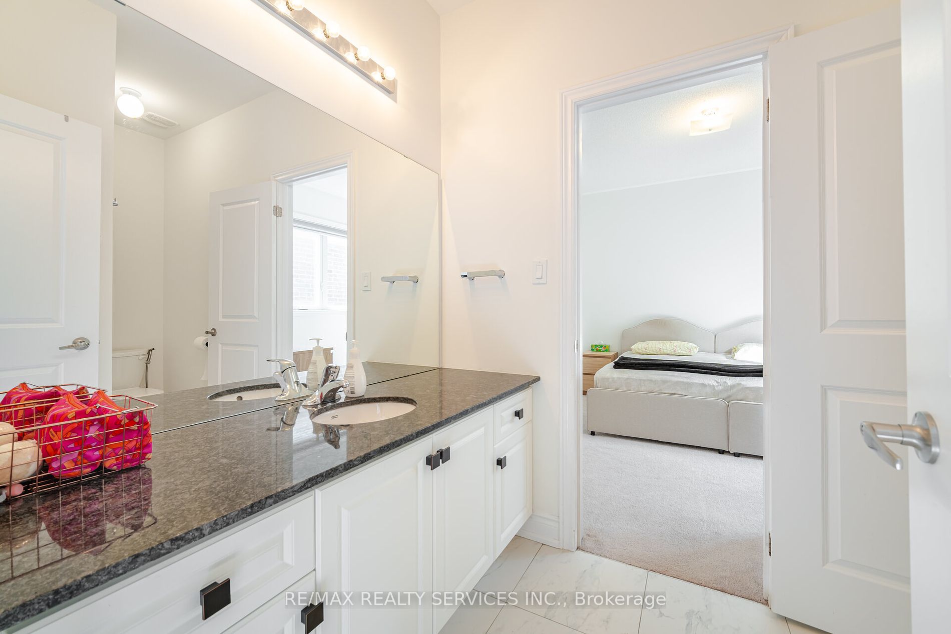 14 Lowell Cres
