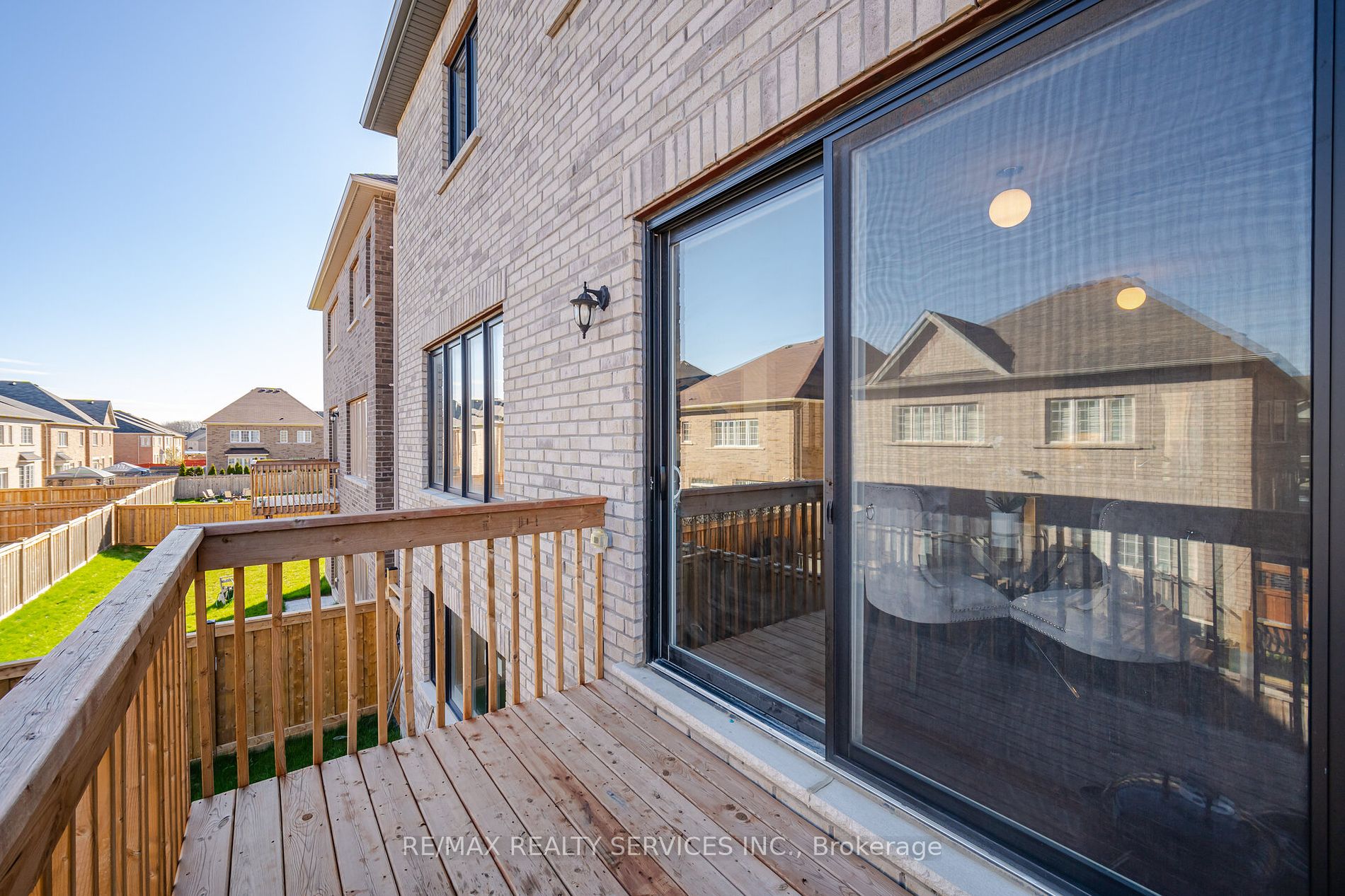 14 Lowell Cres