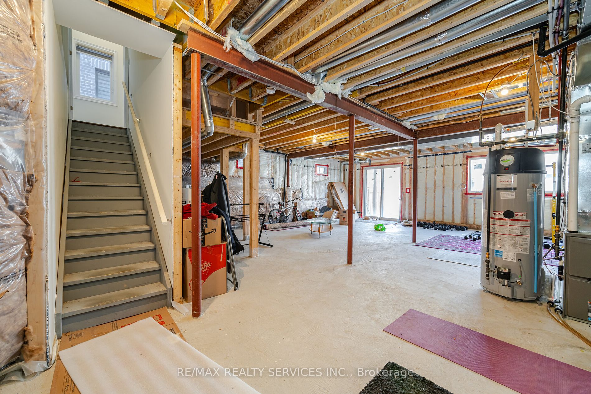 14 Lowell Cres