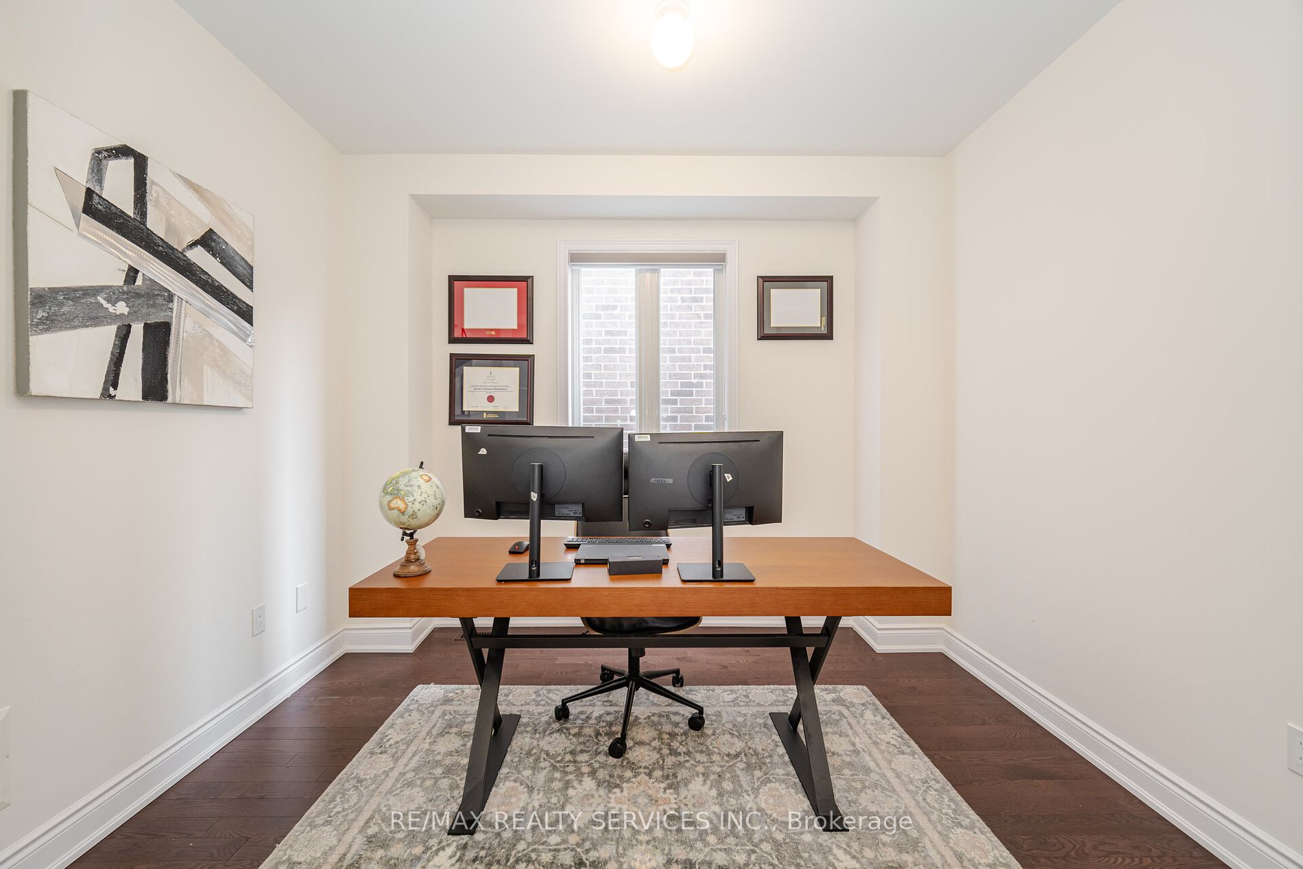 14 Lowell Cres