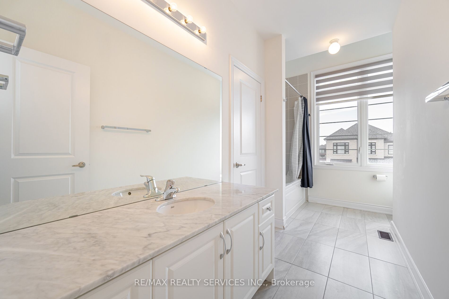 14 Lowell Cres