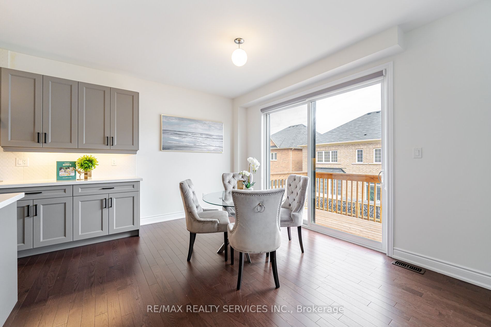 14 Lowell Cres