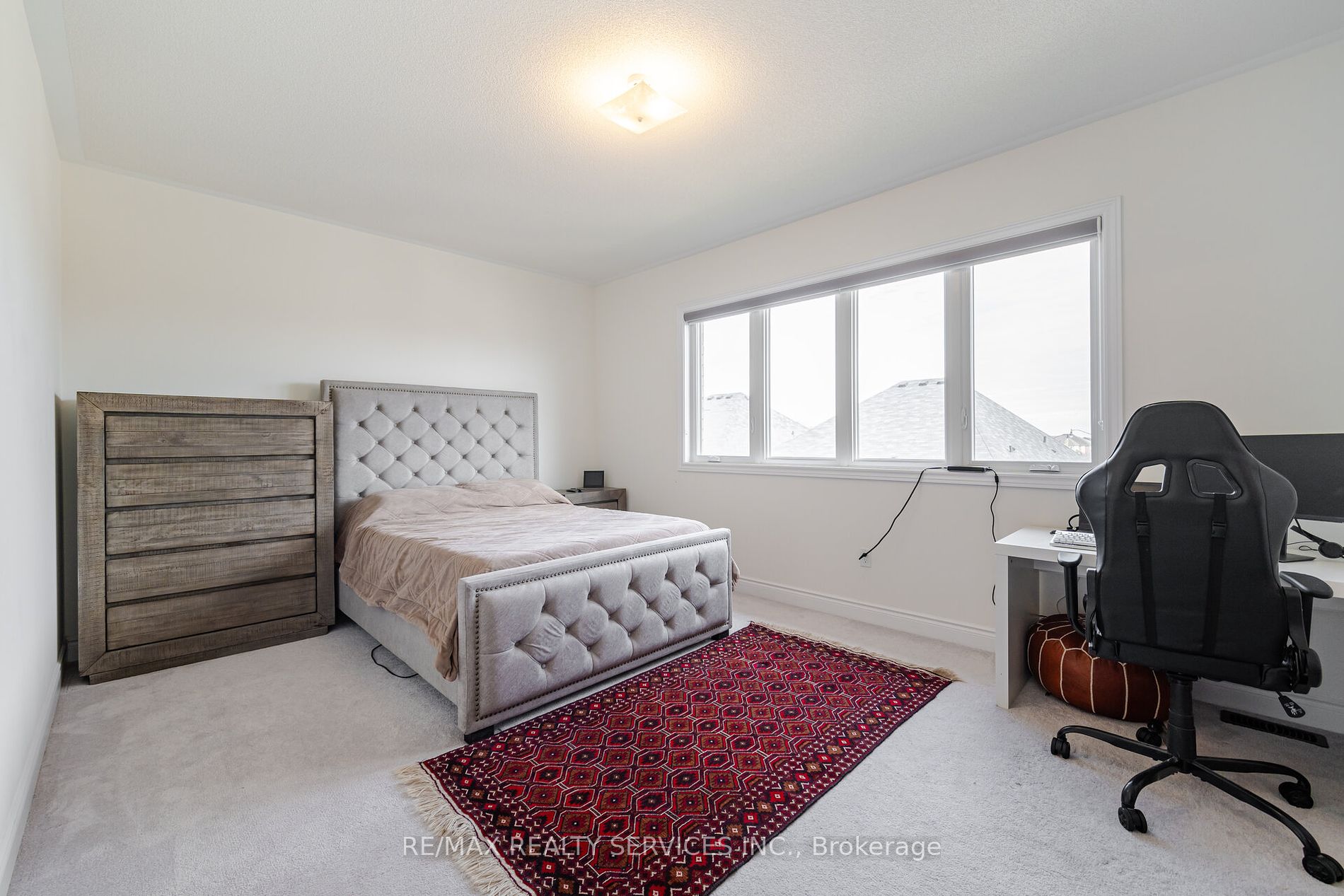 14 Lowell Cres