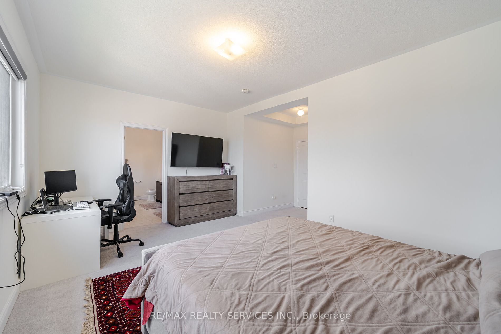 14 Lowell Cres