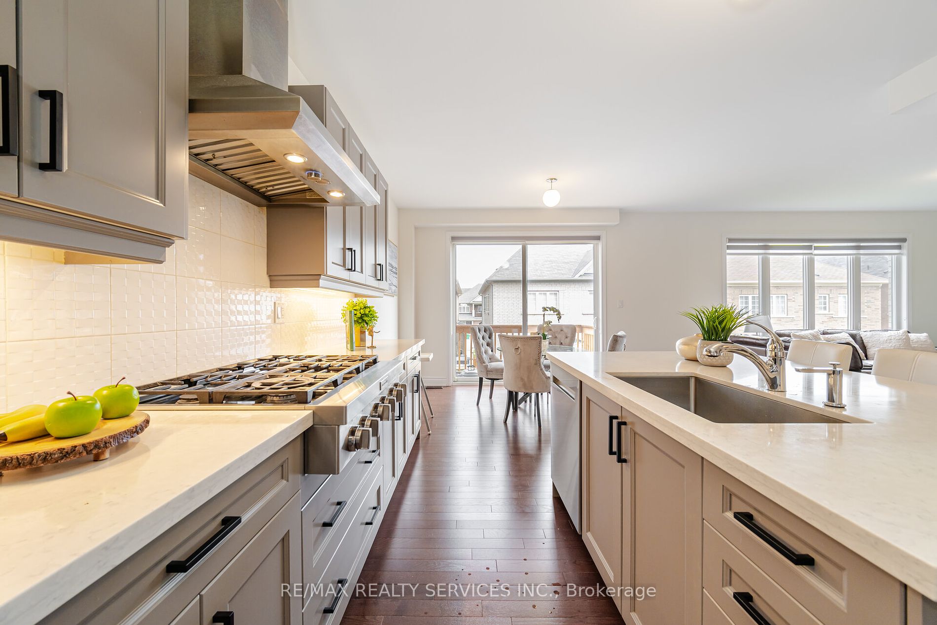 14 Lowell Cres