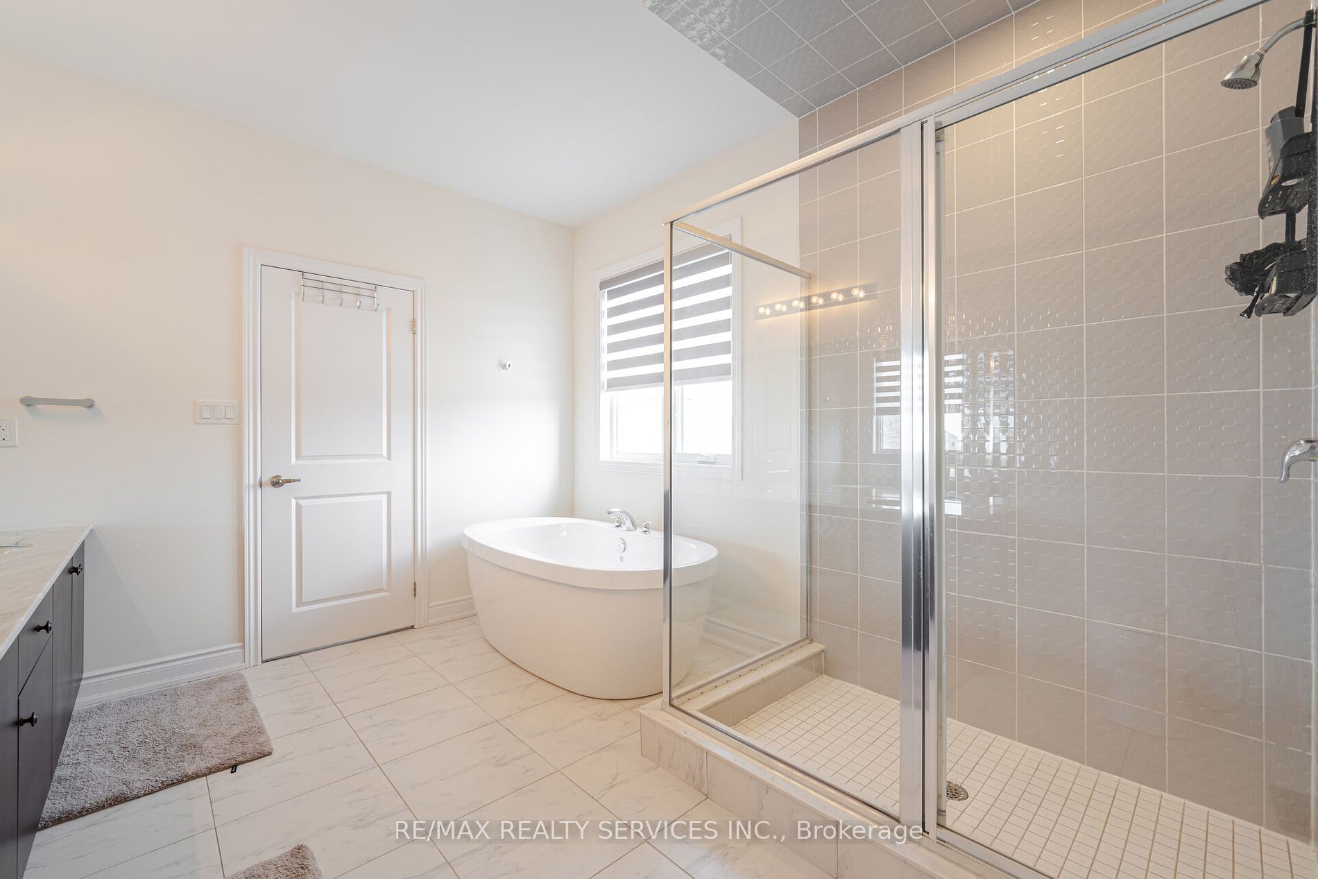 14 Lowell Cres