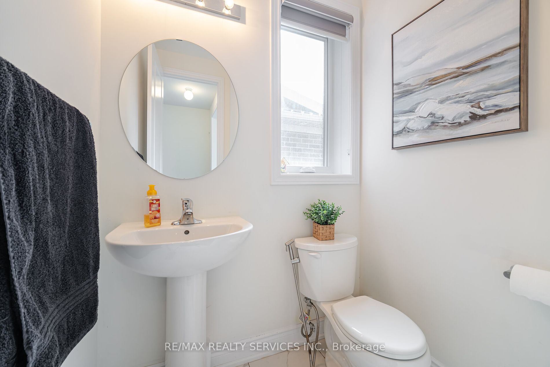 14 Lowell Cres