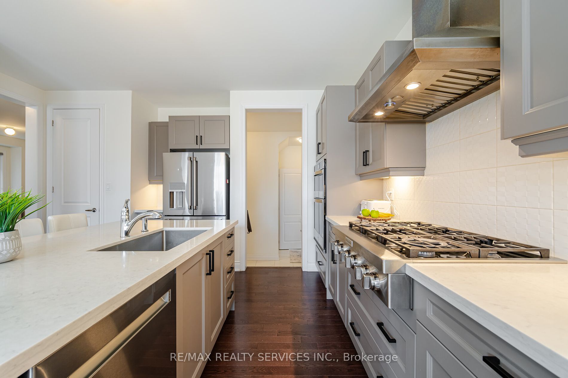 14 Lowell Cres