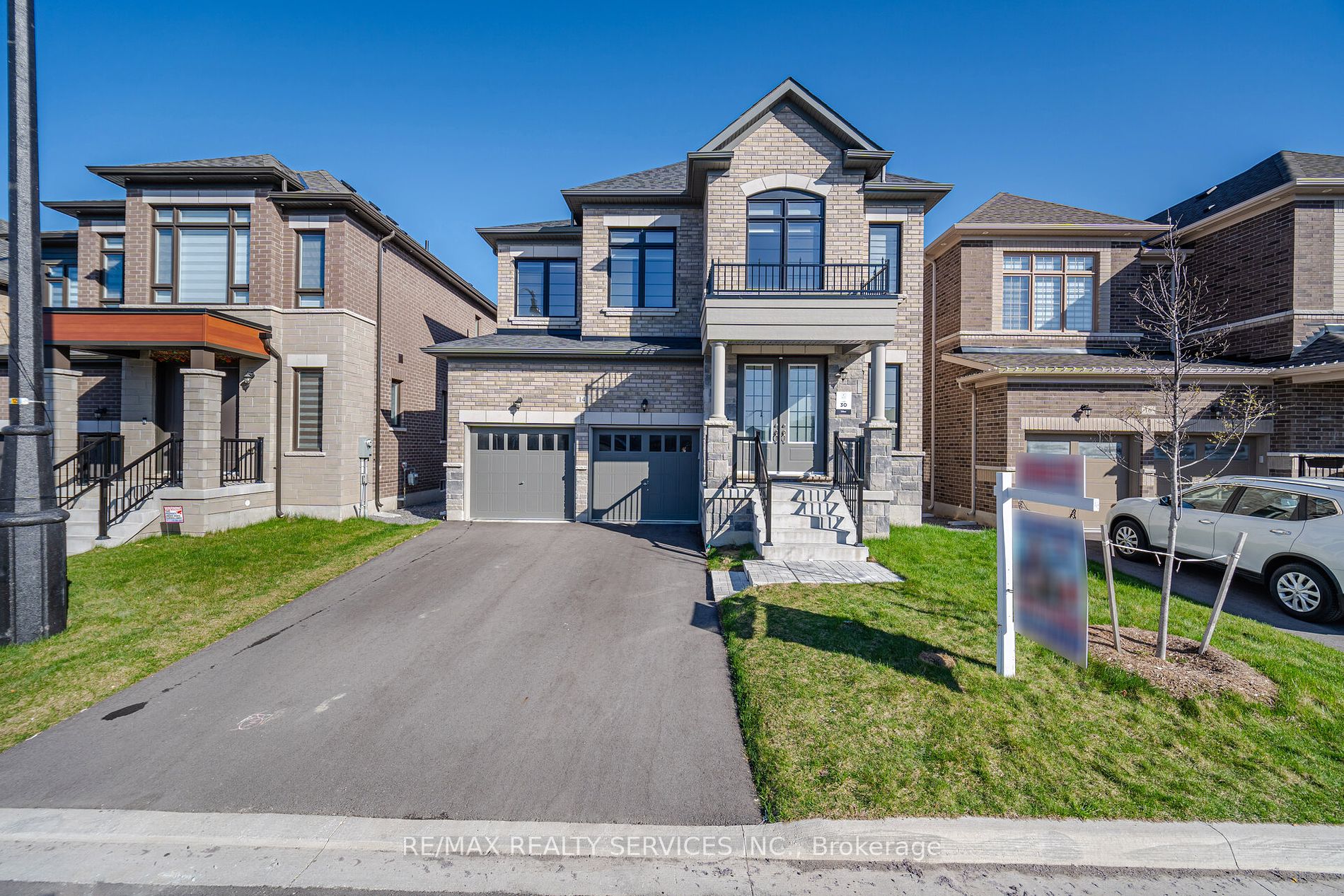 14 Lowell Cres