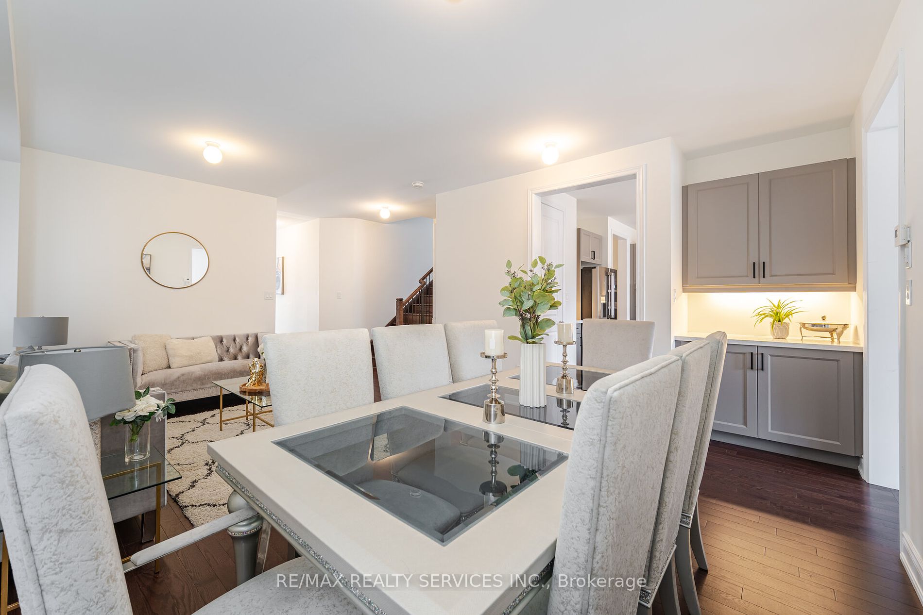 14 Lowell Cres