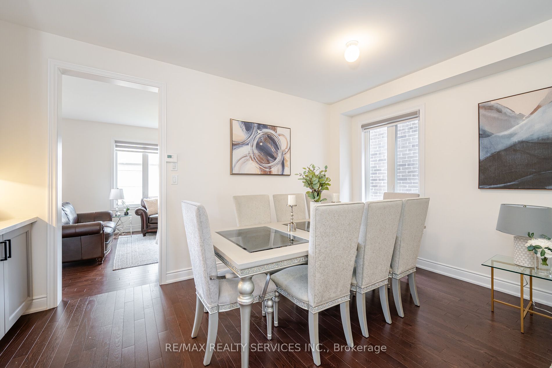 14 Lowell Cres