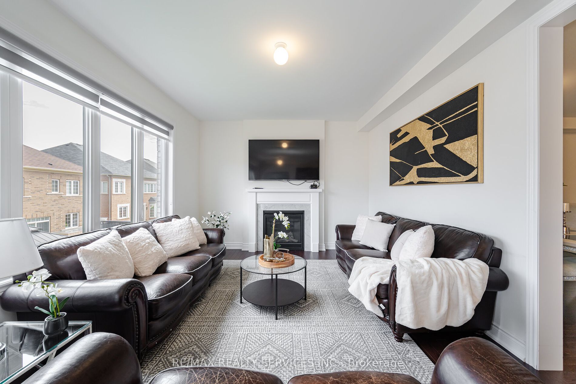 14 Lowell Cres