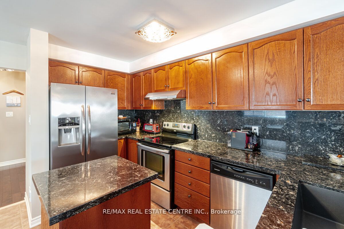 1193 Foxglove Pl
