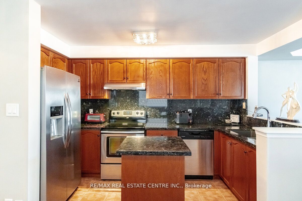 1193 Foxglove Pl
