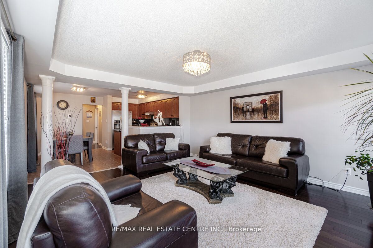 1193 Foxglove Pl
