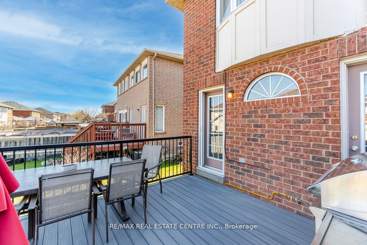 1193 Foxglove Pl