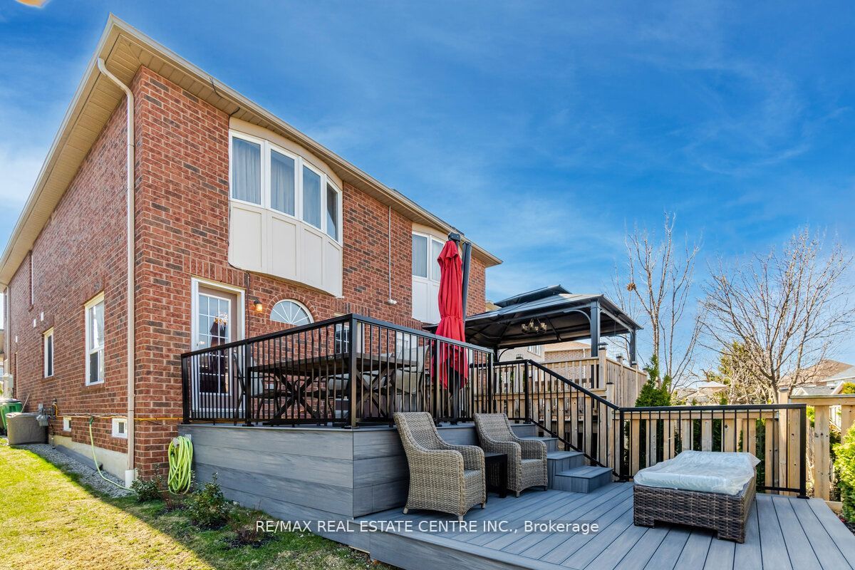 1193 Foxglove Pl