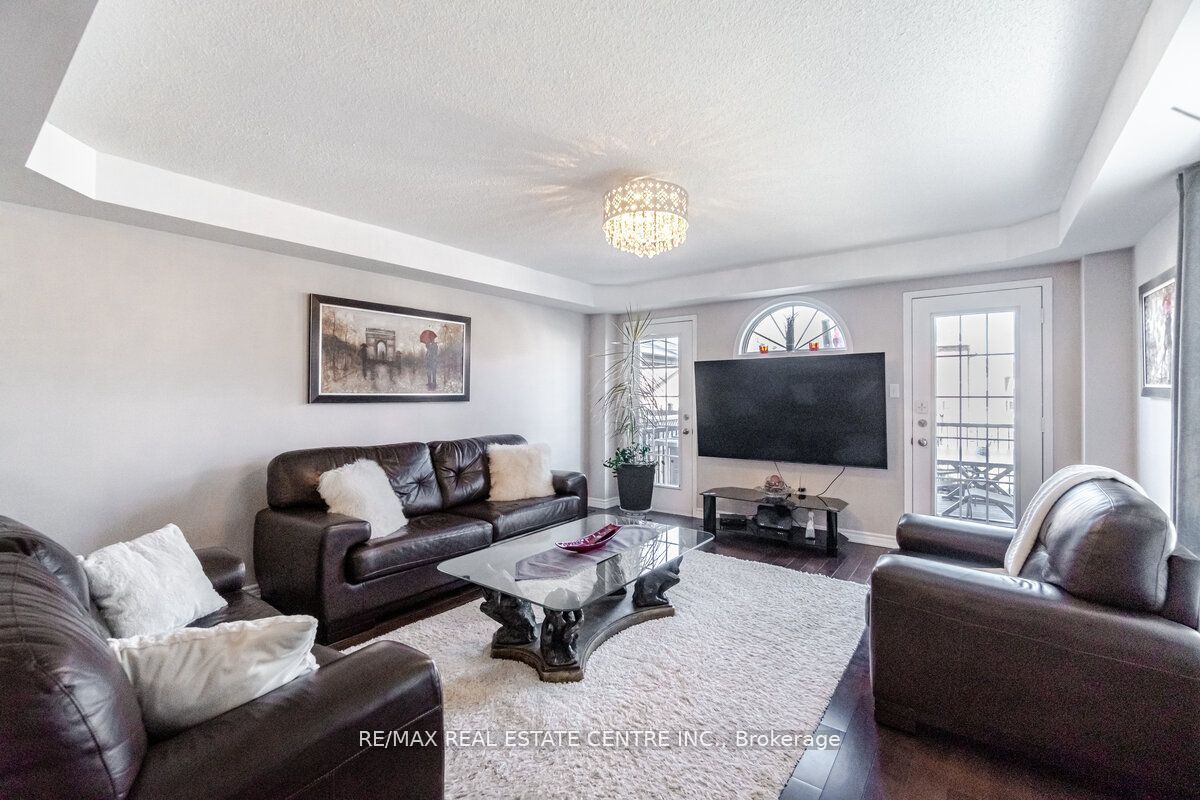 1193 Foxglove Pl