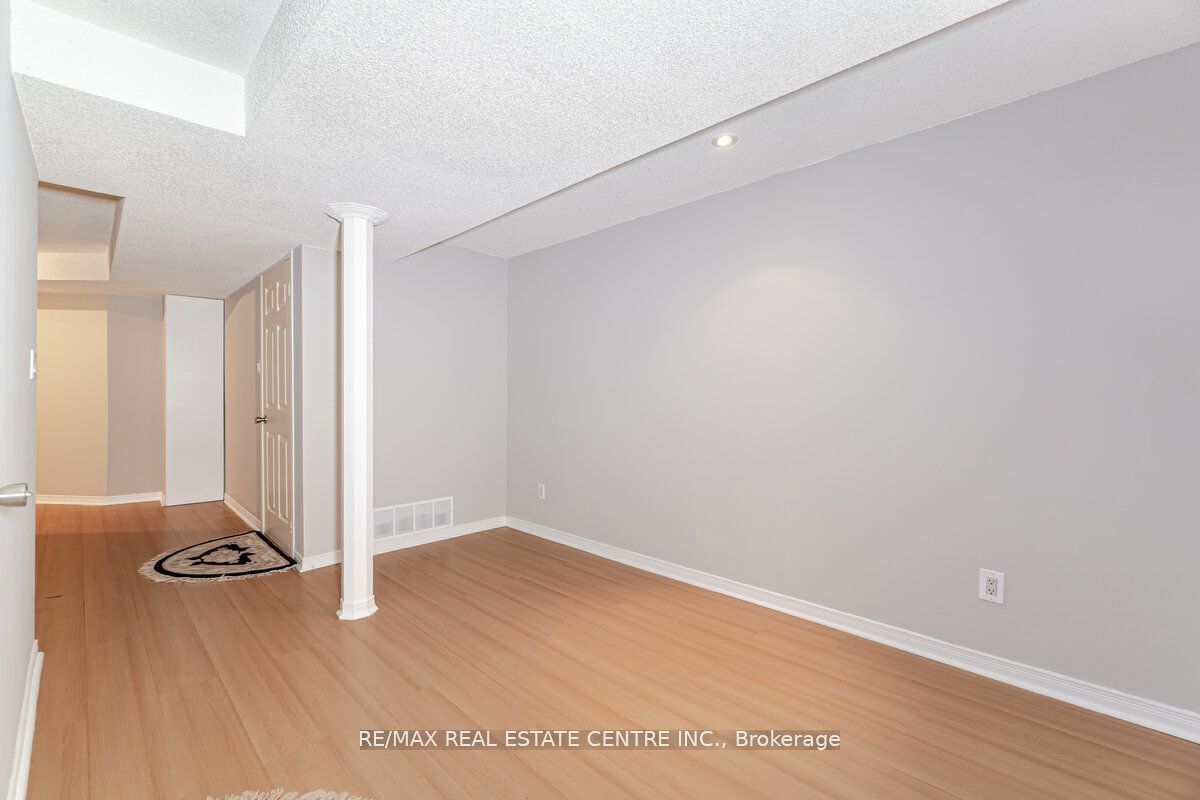 1193 Foxglove Pl