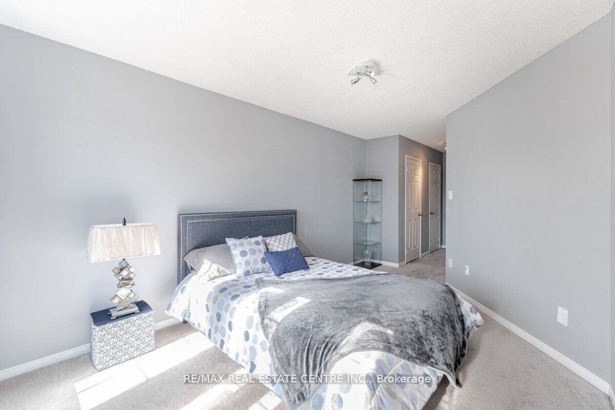 1193 Foxglove Pl