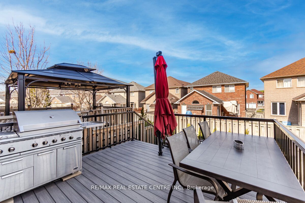 1193 Foxglove Pl