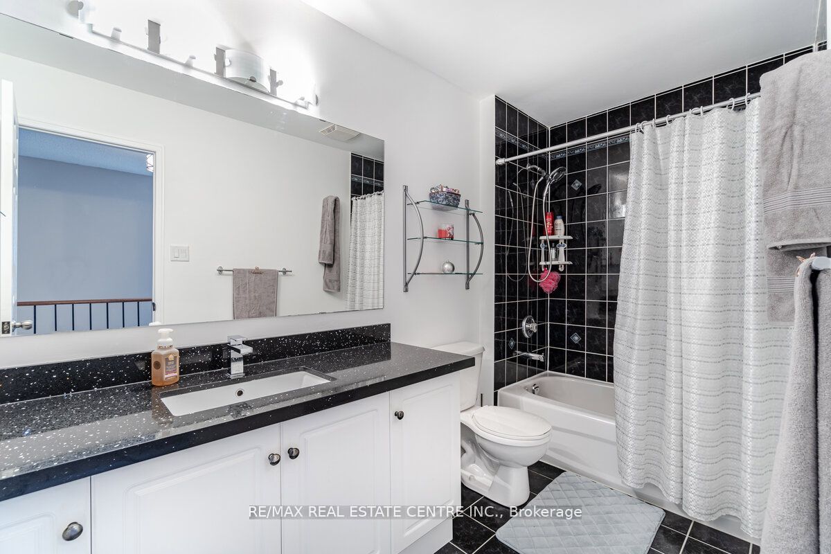 1193 Foxglove Pl