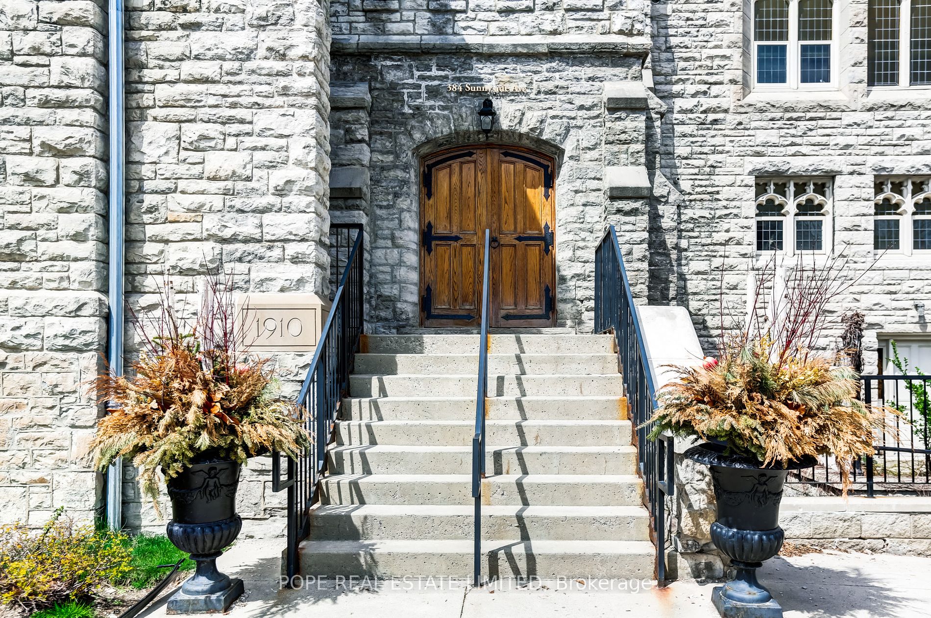384 Sunnyside Ave, #202