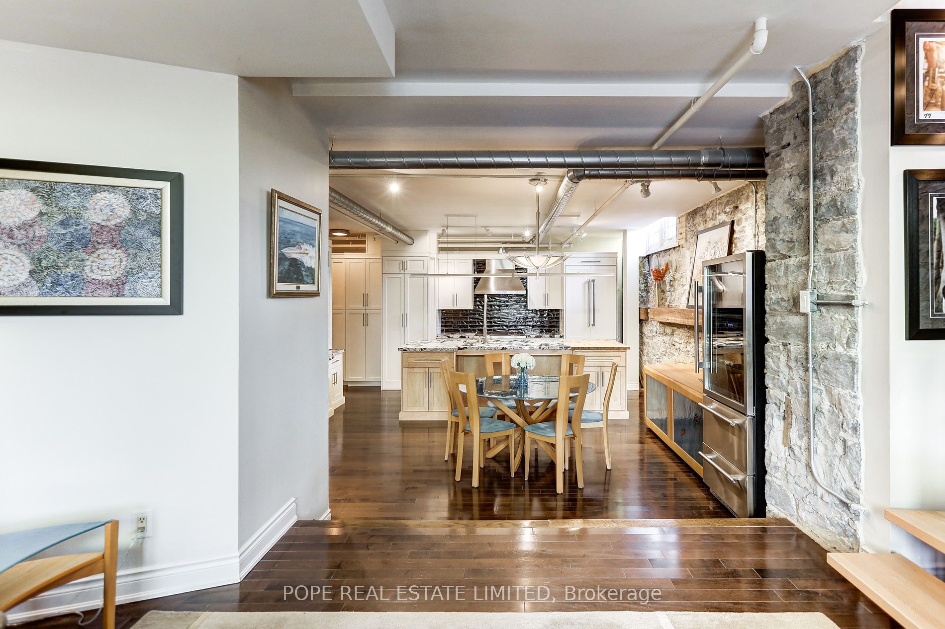 384 Sunnyside Ave, #202