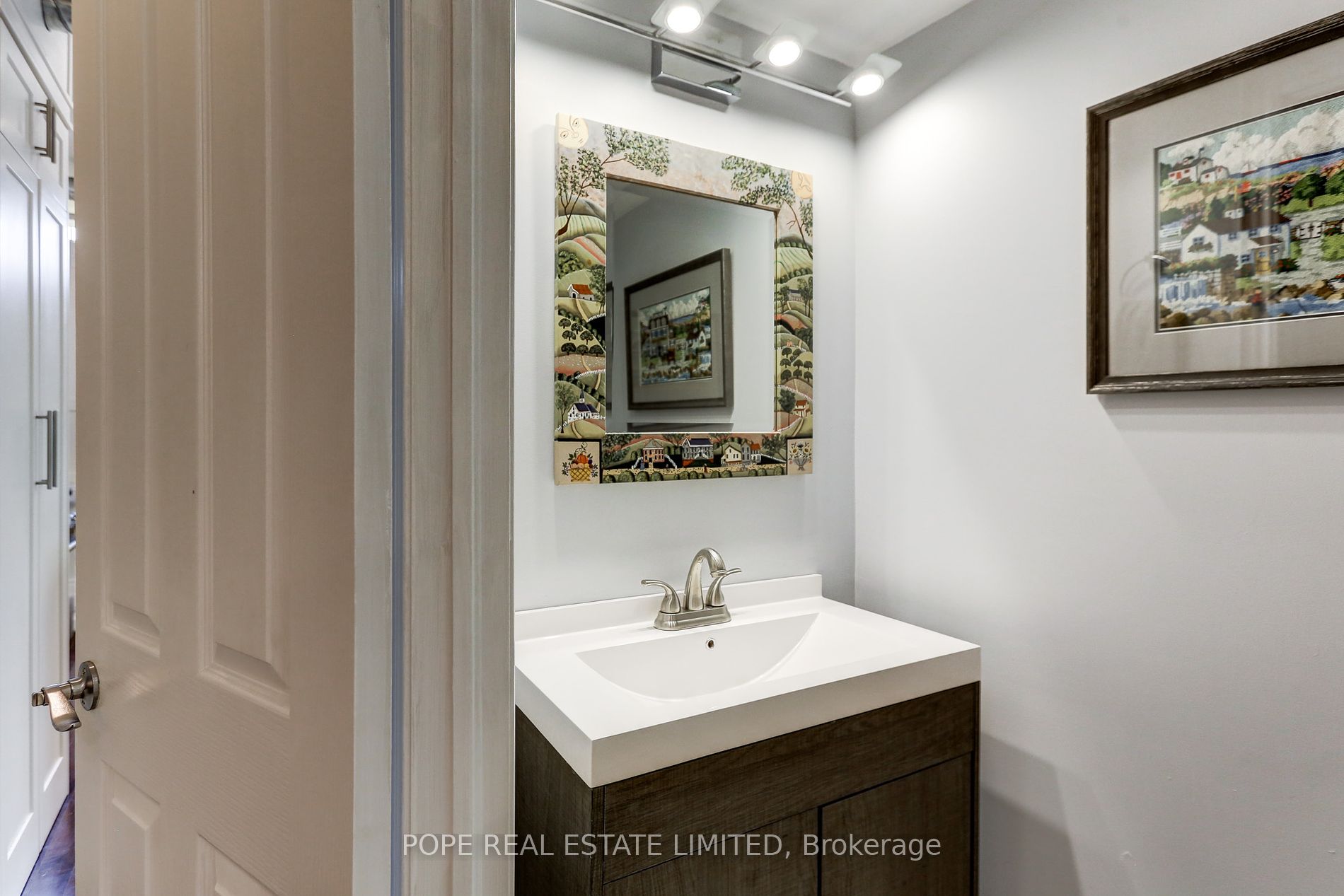 384 Sunnyside Ave, #202