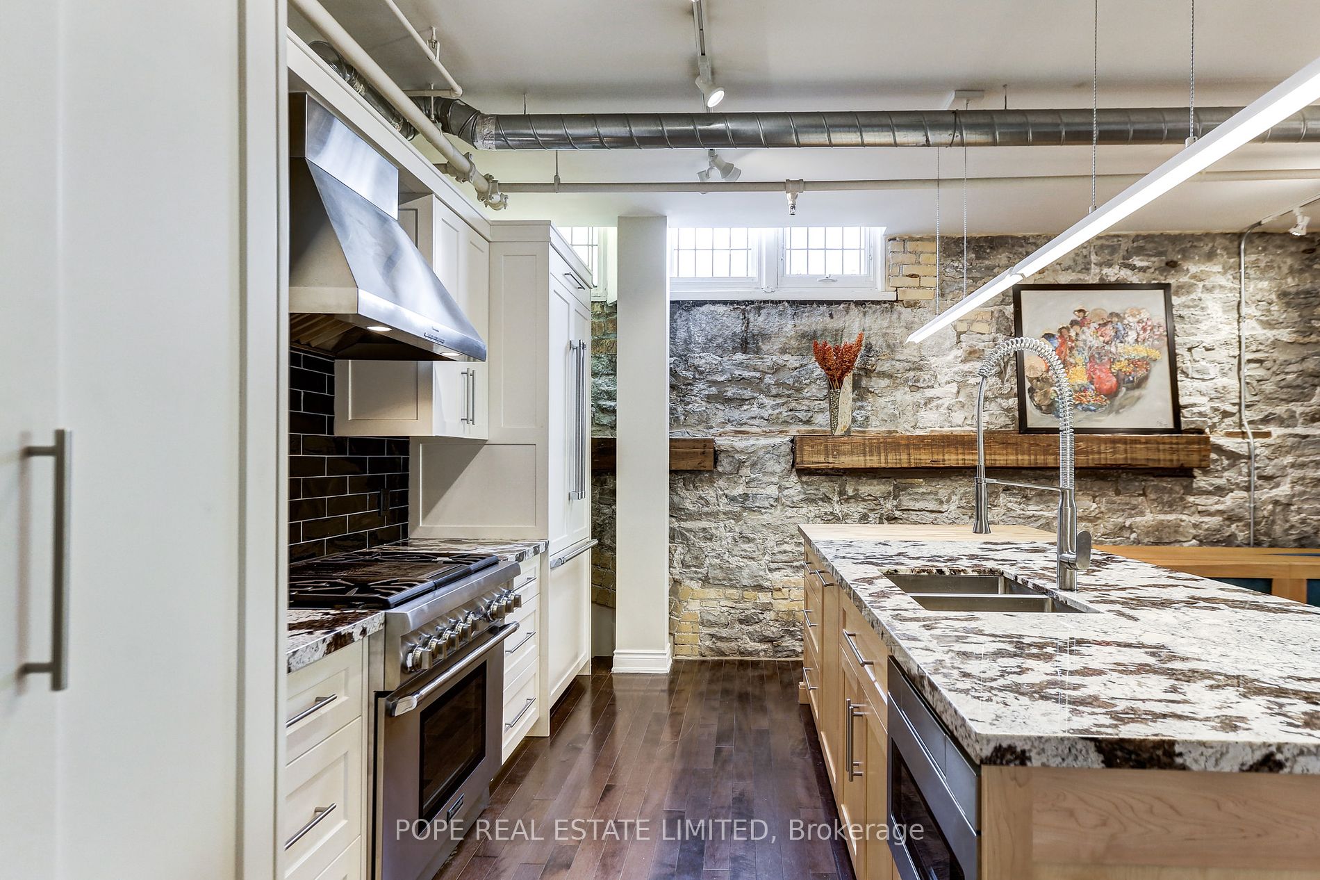 384 Sunnyside Ave, #202