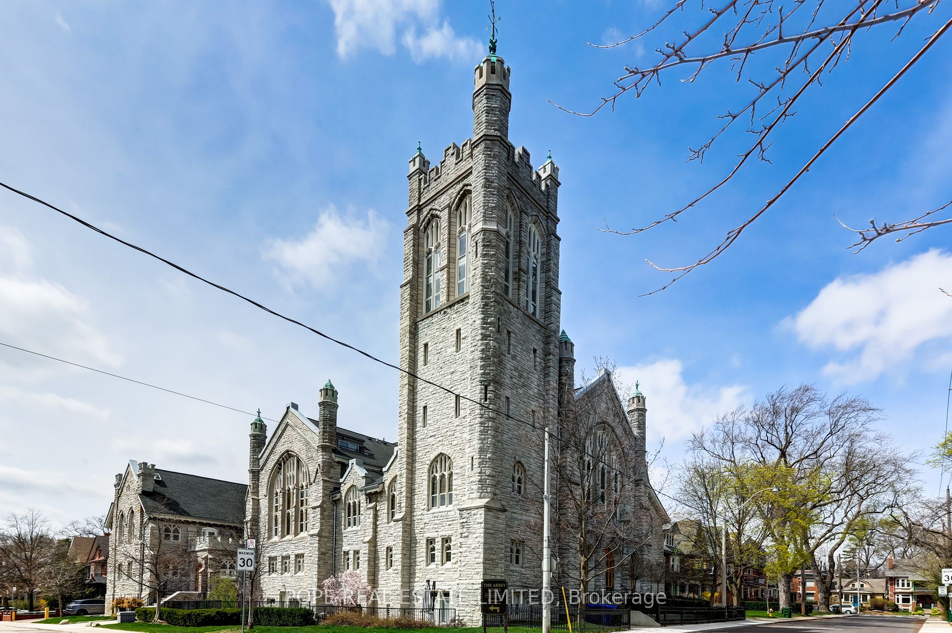 384 Sunnyside Ave, #202