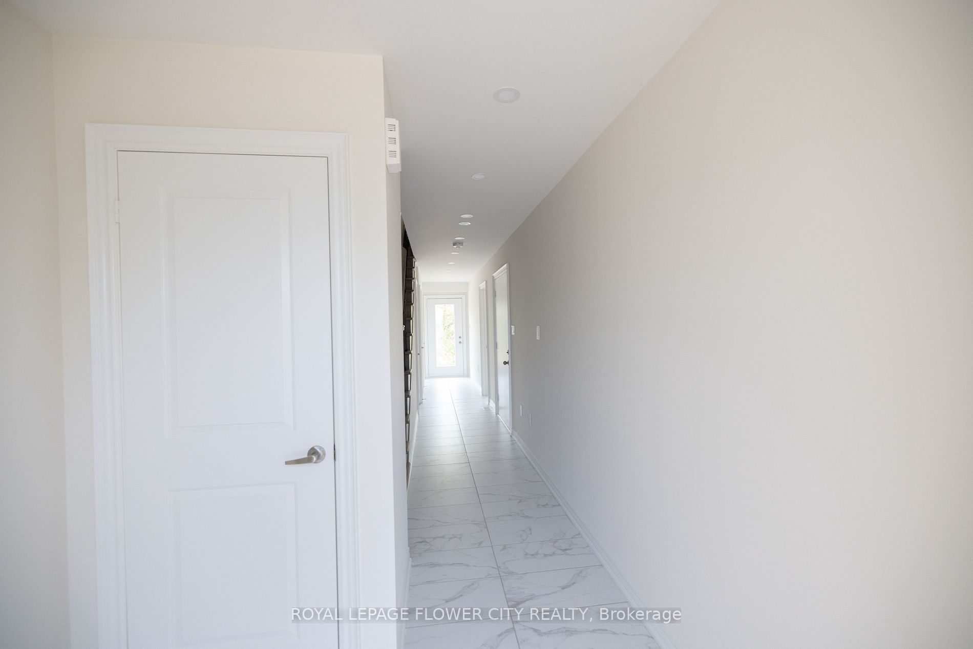 38 Queenpost Dr